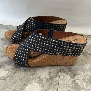 Lucky Brand LK-Miller2 9.5M Women Cork Wedge 4” Studded Elastic Navy Sandals